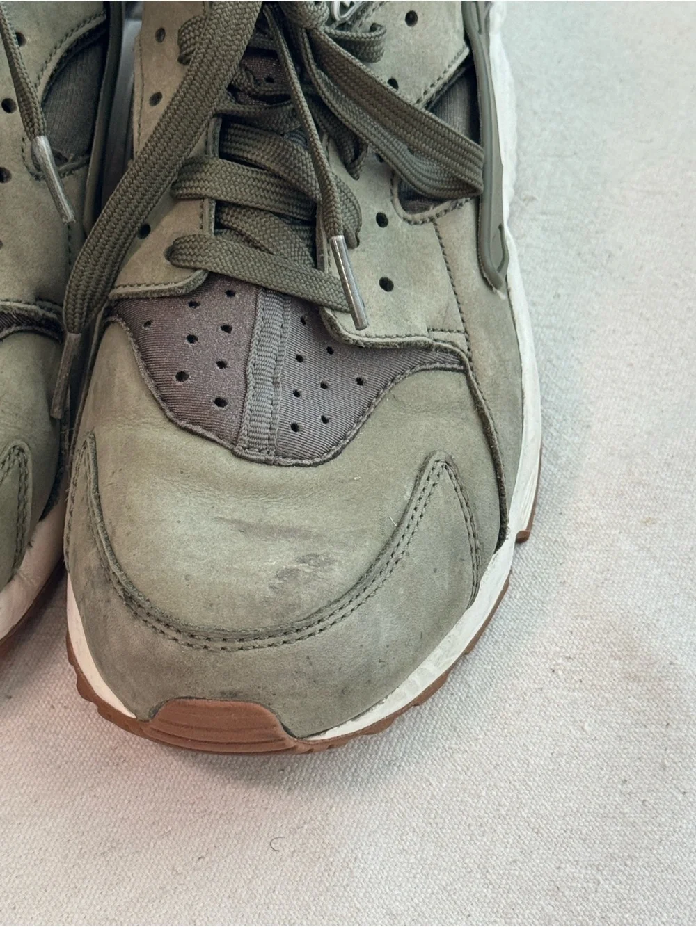 Nike Huarache Olive Green Low-Top Sneakers 41 EUR - 8 US